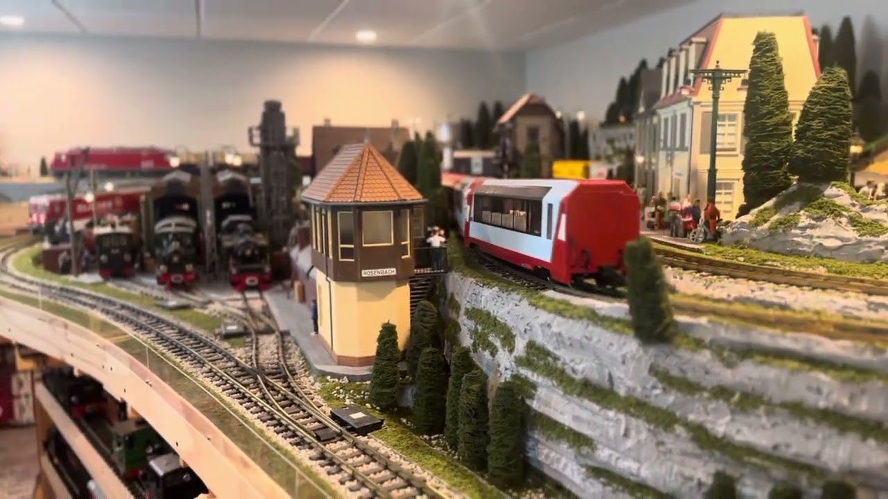 LGB RhB Glacier Express on Indoor G Scale Layout
