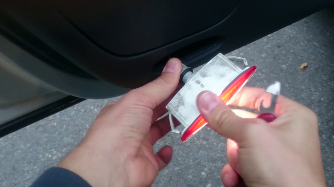 Lampka drzwi Renault Laguna II nie świeci / nie rozpoznaje otwartych drzwi