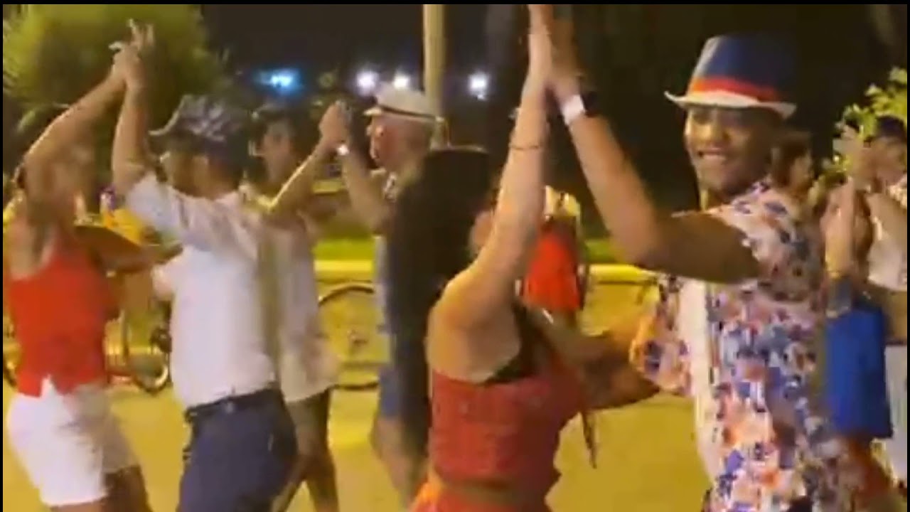 ValdesAcademy Bailando en la Calle