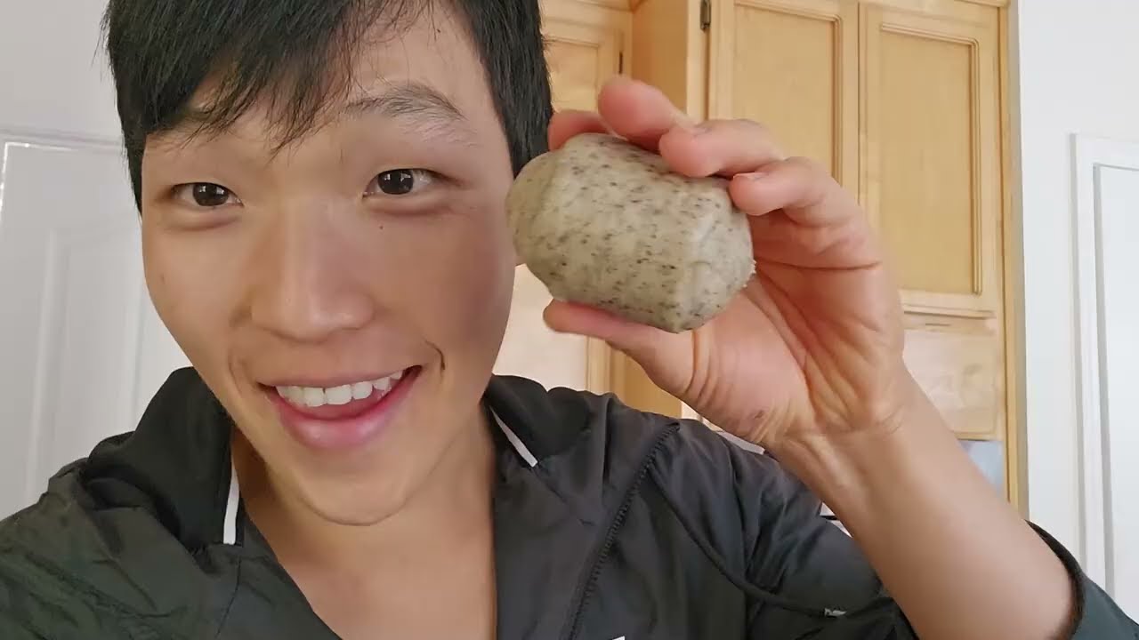 Stop making banana bread, make Black Sesame Banana Mantou! | Easy Chinese Recipe