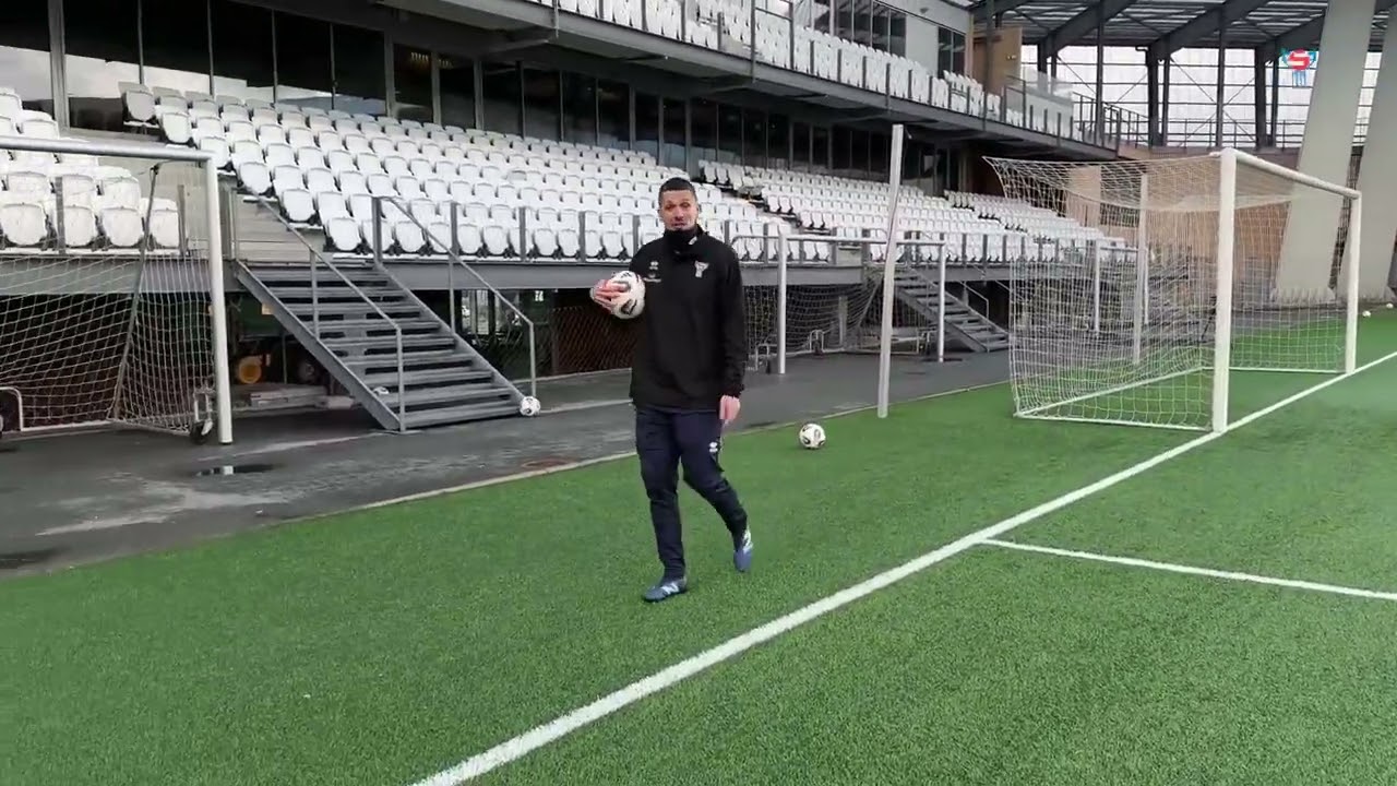 Av baklinjuni: Atli Gregersen - Hallur Hansson 2-1