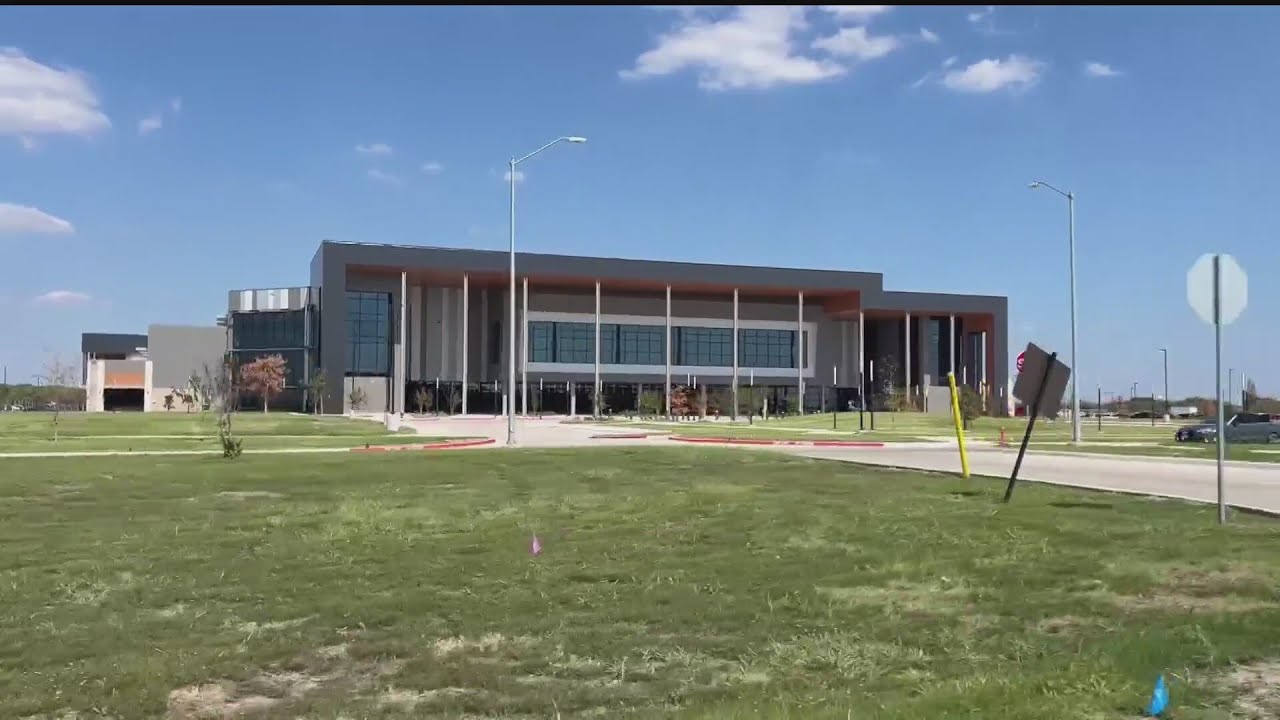 Forney ISD welcomes first students to 