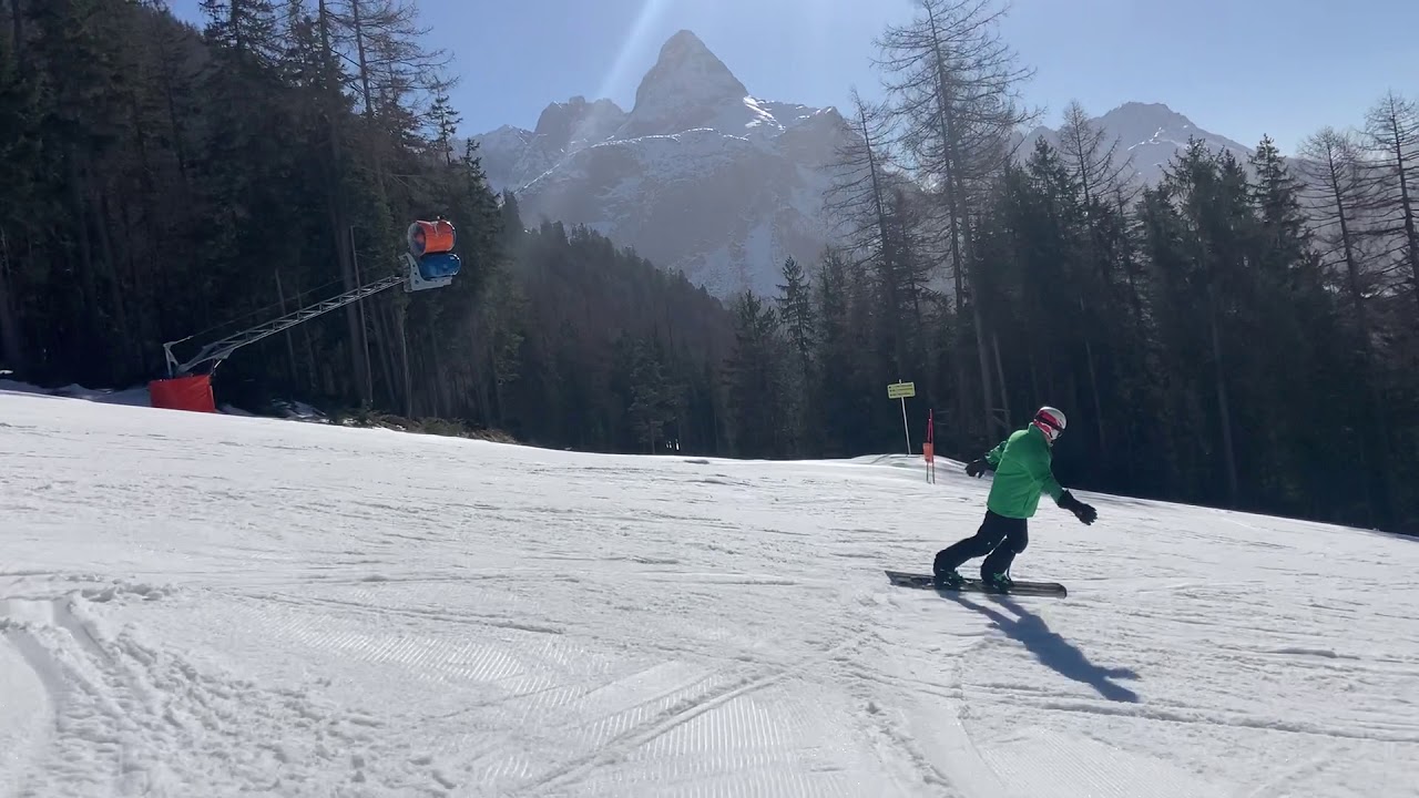 Leichte Skipiste ab der Bergstation über neue Waldabfahrt zur Talstation 3er-Sessel Wettersteinbahn.