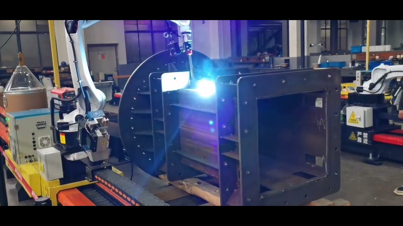 Programming-free welding robot for teaching-free welding machinery and equipment base