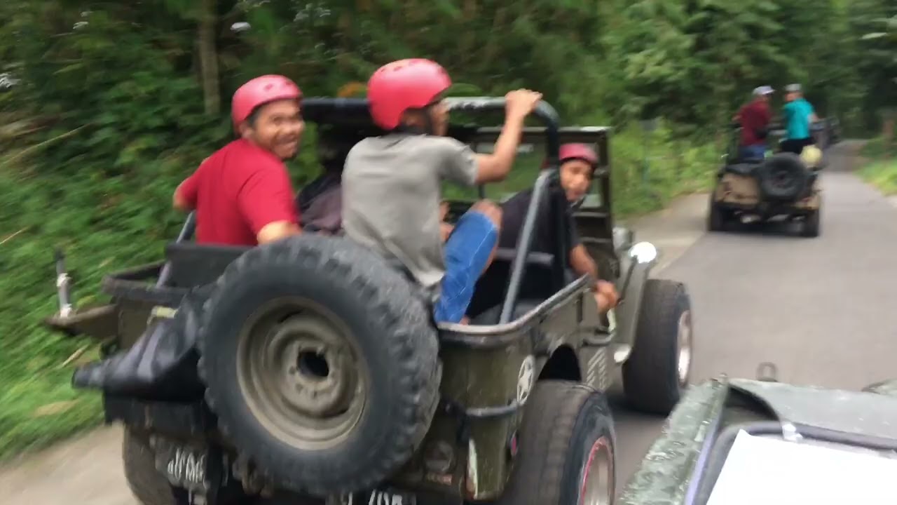 perjalanan menuju museum mbah marijan merapi tour. tapi trouble jeep willis nya. #vlog #vlogs