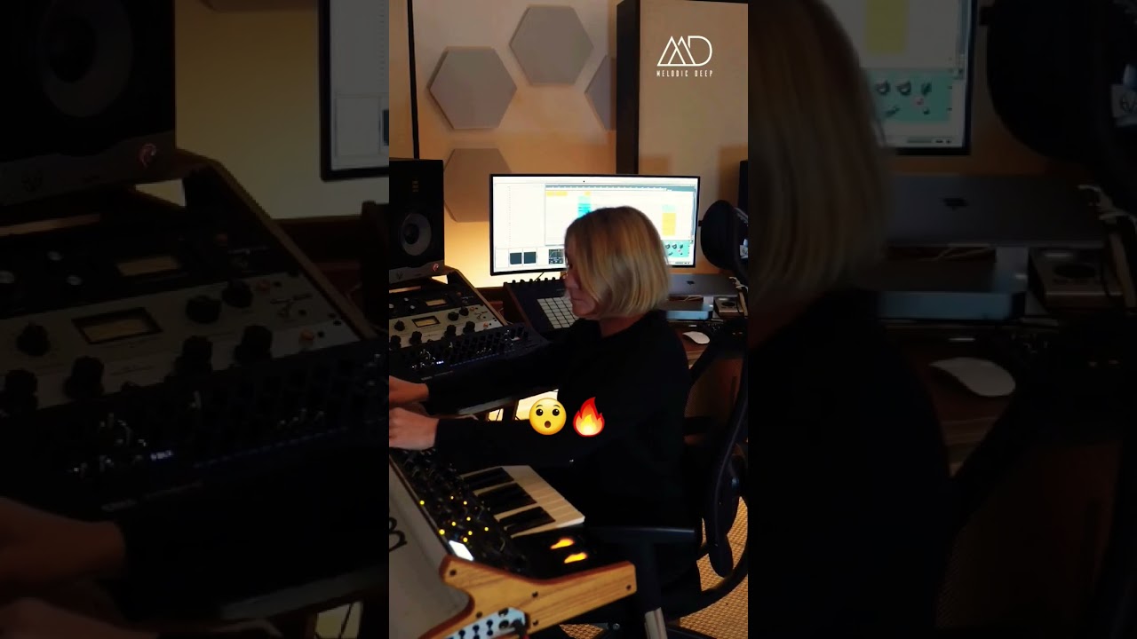 8kays producing a new remix in her studio🔥⚡️! Do you know the title of the remix?comment below 👇🏻