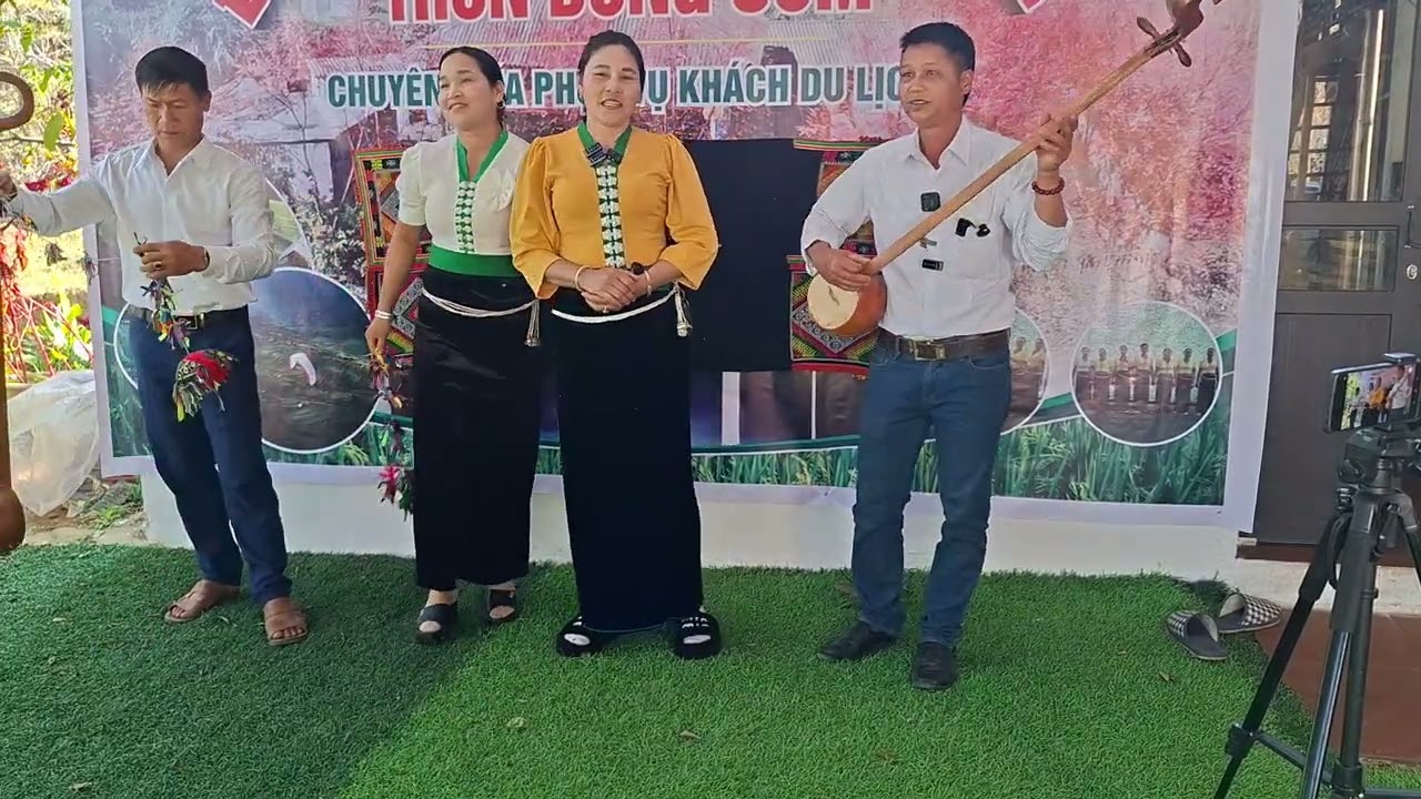 Lợi vang  và đồng  sương hát