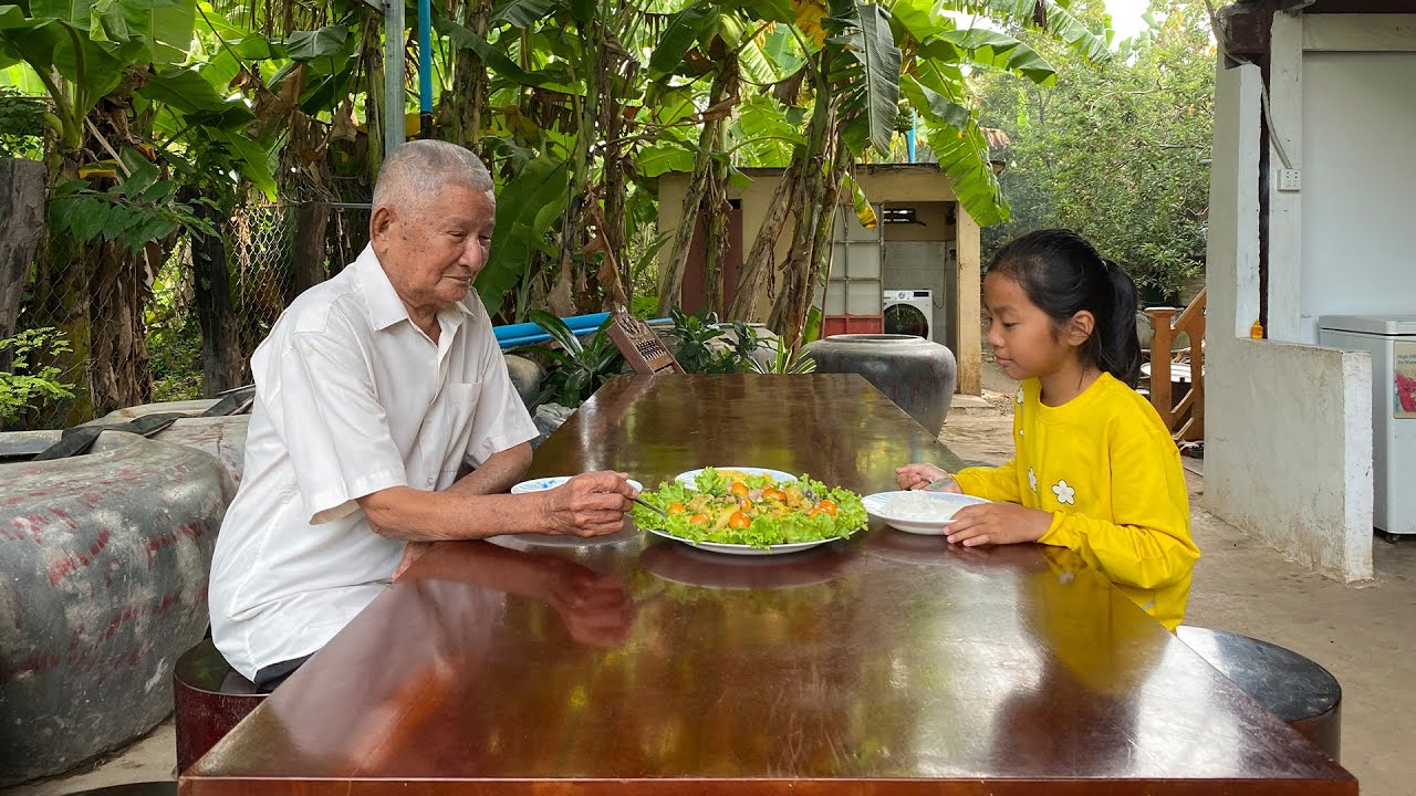 Great grandfather like the meal the cook by Sreypich / Cooking with Sreypov