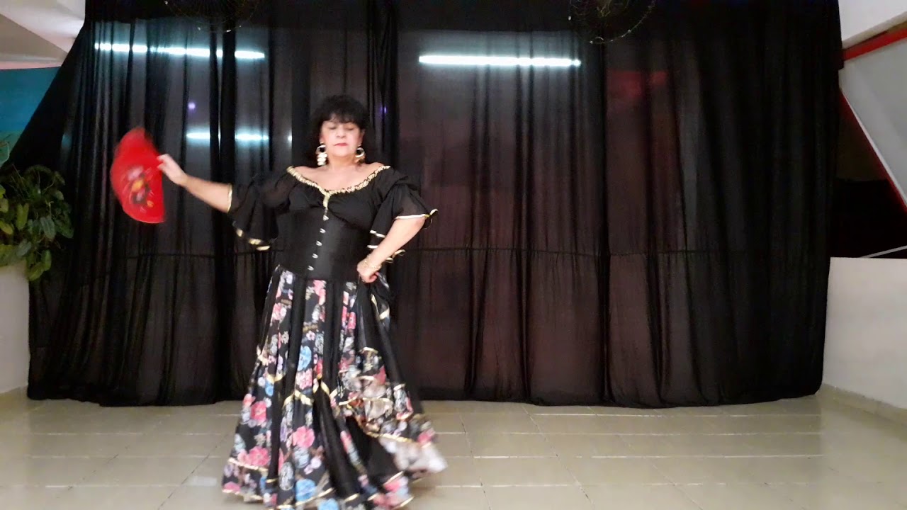DANÇA cigana Debby  Maia, música Maria Dolores
