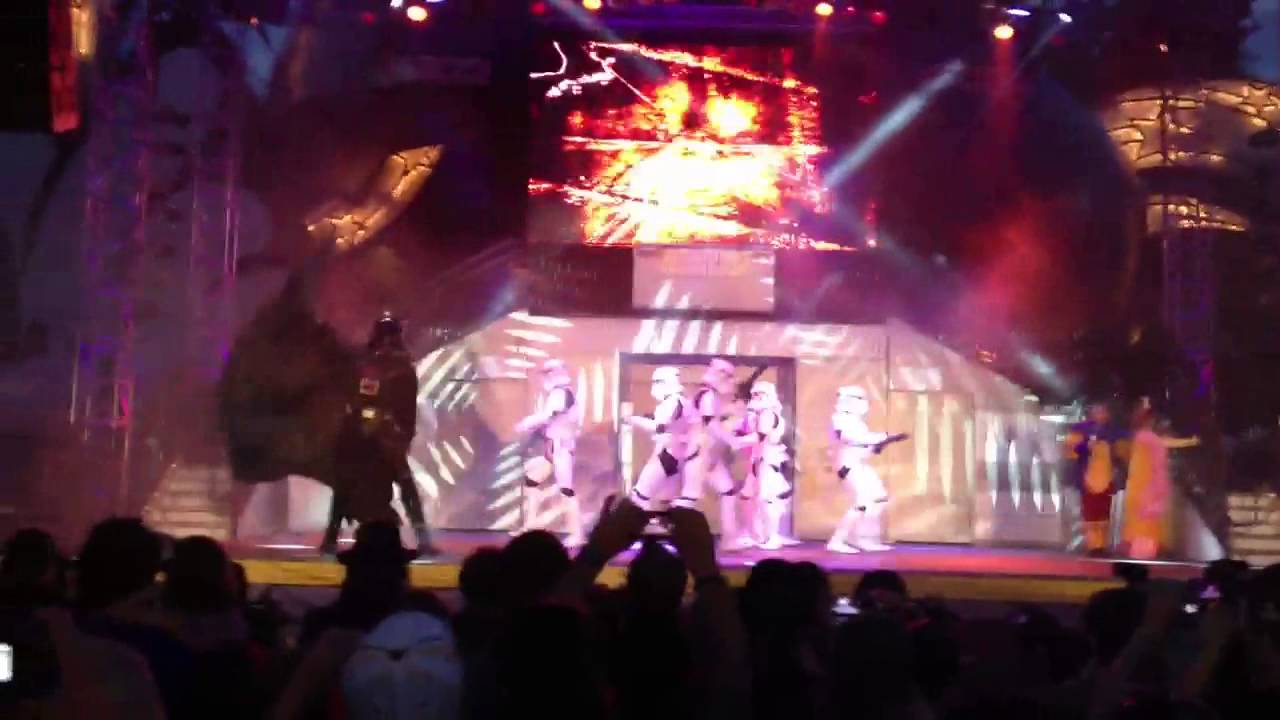Darth Vader & Stormtroopers dancing at Hyperspace Hoopla -