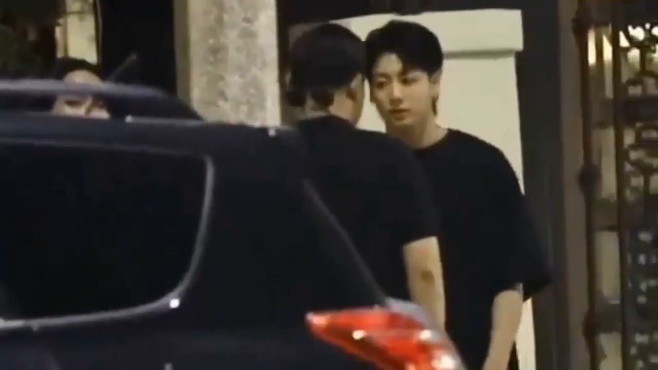 Jungkook is dating model Shin Hyunji.