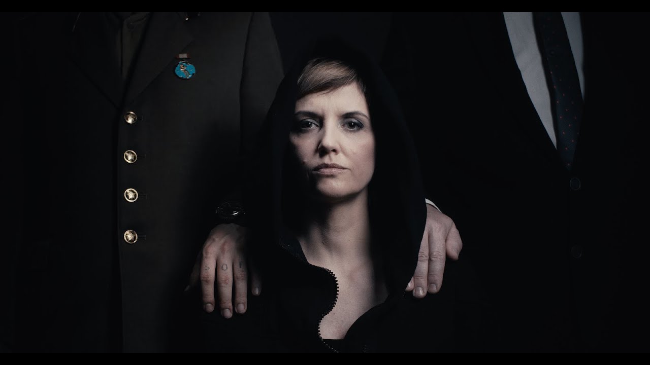 Interurban - Holl&oacute;- Hungarian electronic music with folk song