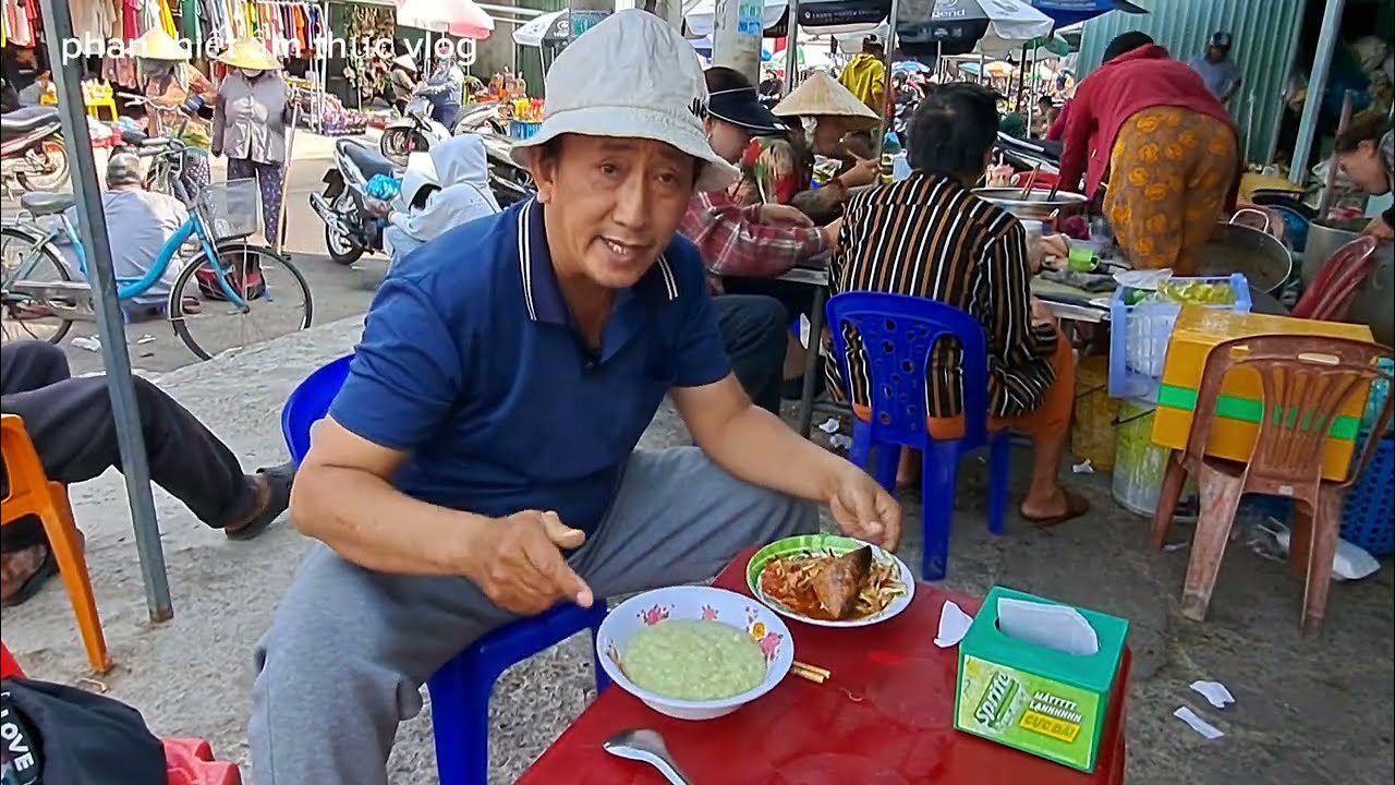 NGÀY CẬN TẾT CHỢ VỈA HÈ đông nghẹt trưng bầy bán và cháo cá bắp chuối ngon 8/2/2026