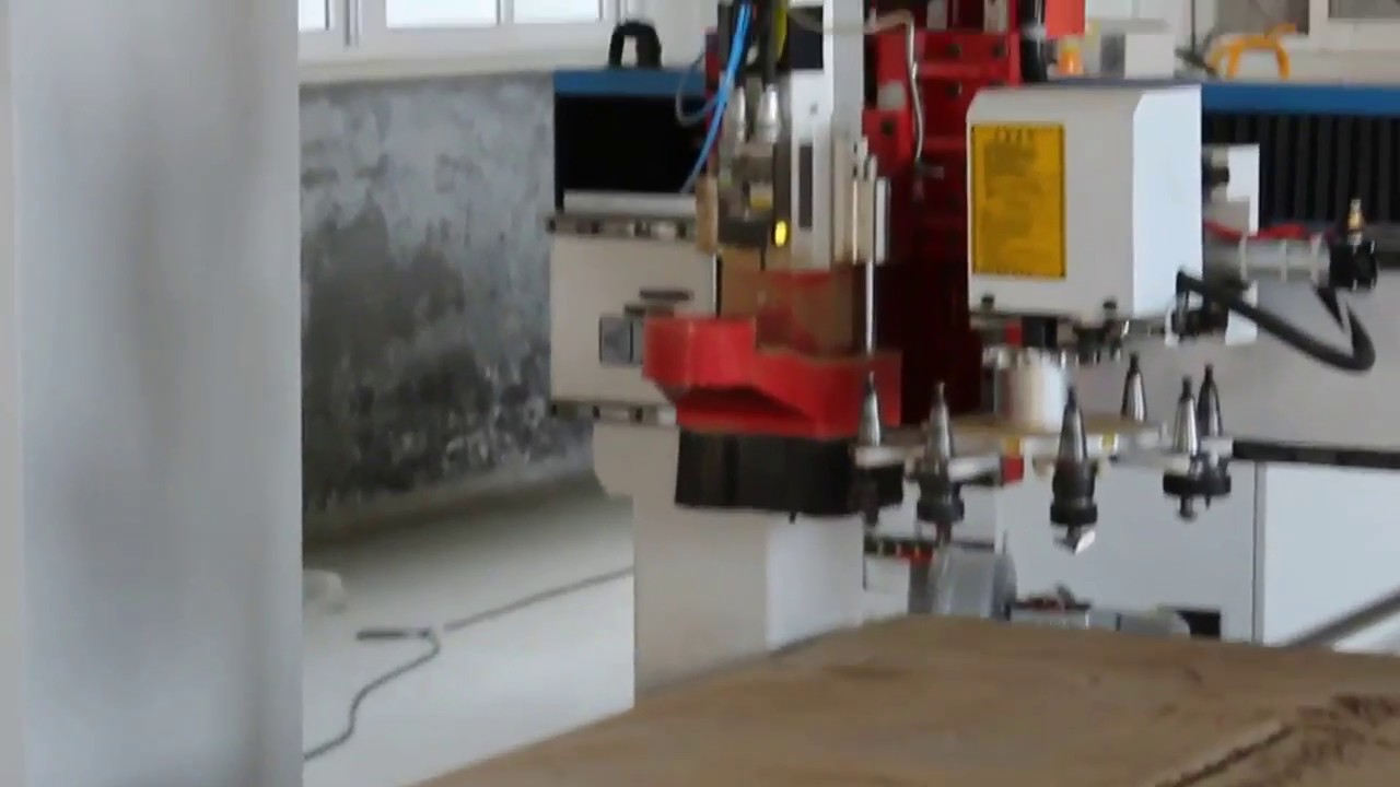 Moving Table CNC Router Machine with automatic tool changer