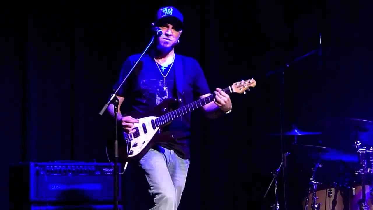 Elmer Ferrer demoes the Music Man Silhouette Special at Cosmo Music, Ernie Ball Cobalt Clinics Tour