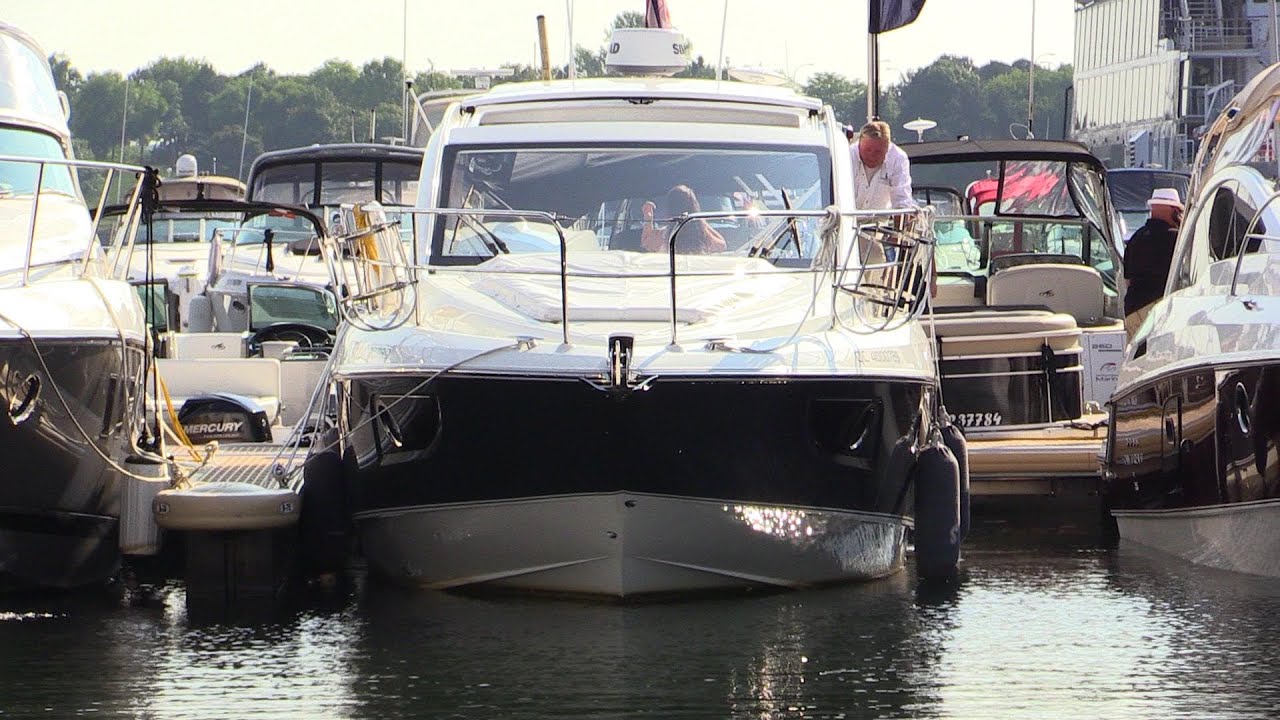 2014 Beneteau Gran Turismo 34 Motor Yacht-Exterior, Interior Walkaround-2014 Montreal Boat Show