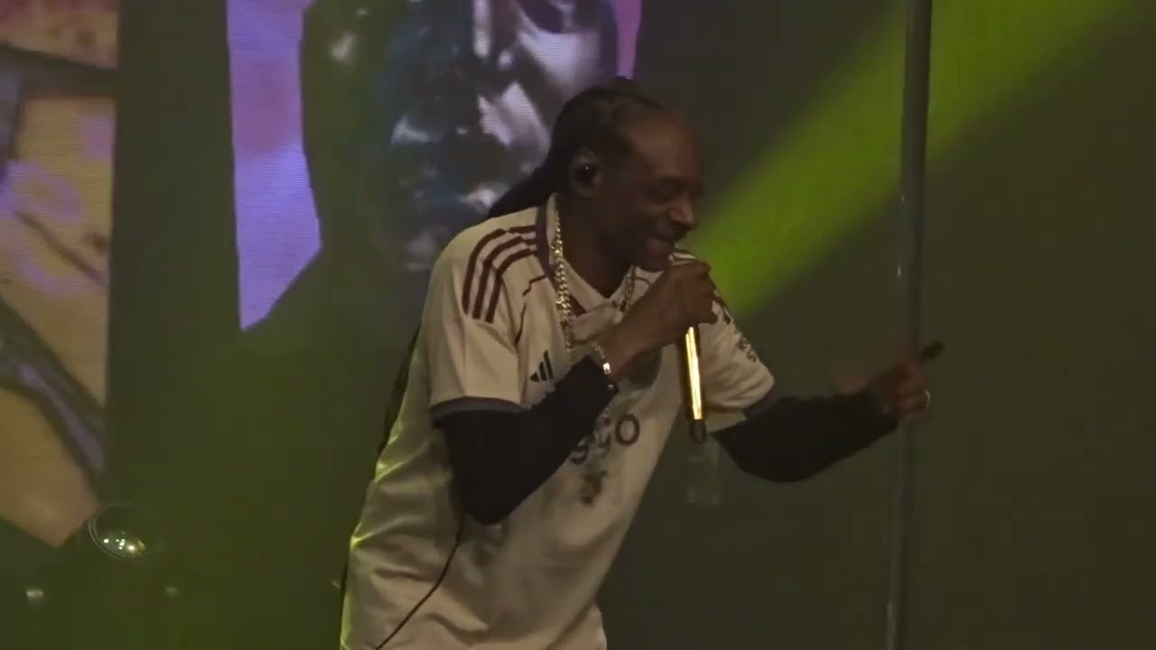 Snoop Dogg - Biggie & Tupac tribute (Live in De Melkweg)