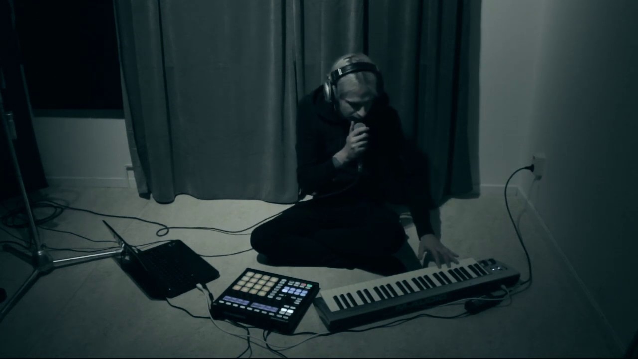 Ember Twin - Out Of Light (Performance)