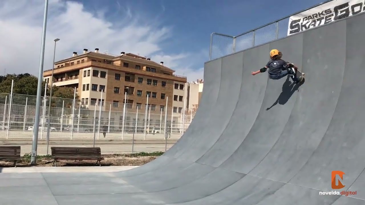 Skaters prueban y disfrutan el Ride Park de Novelda que será inaugurado el sábado 11 de marzo