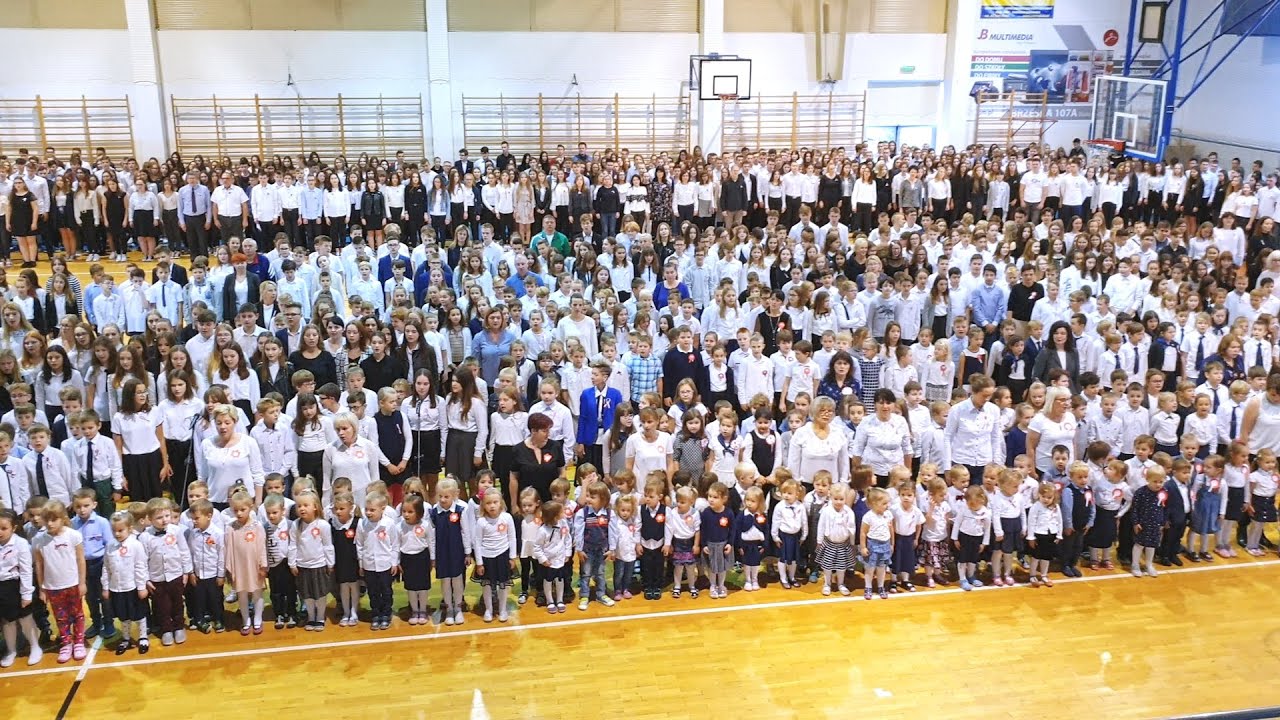 SZKOŁA DO HYMNU - Wspólne wykonanie hymnu przez szkoły i przedszkole - IV LO Staszic Biała Podlaska