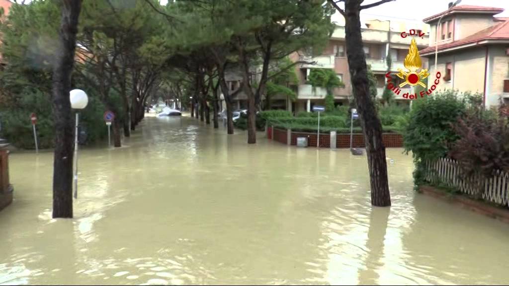 3 maggio 2014 - Alluvione di Senigallia - Vigili del Fuoco