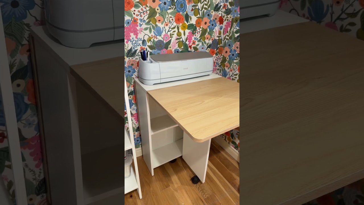 a Craft room in a Closet?! ...introducing my closet turned little craft corner and Cricut space.