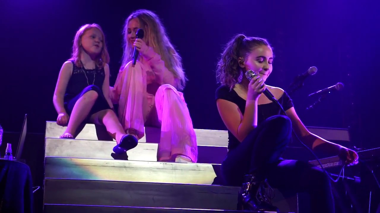 Sabrina Carpenter - Can't Blame a Girl for Trying (De-Tour Live, Vancouver)