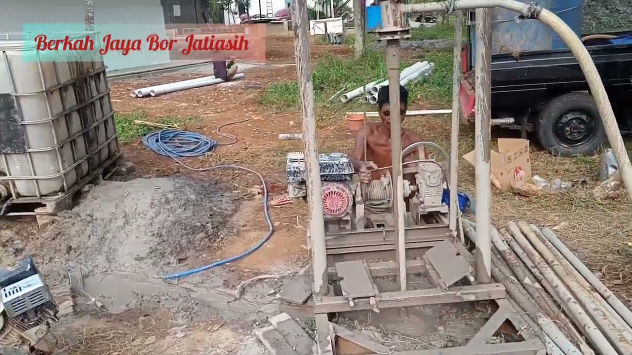 PENGEBORAN SUMUR DI SUKADAMAI KEC. SUKAMAKMUR