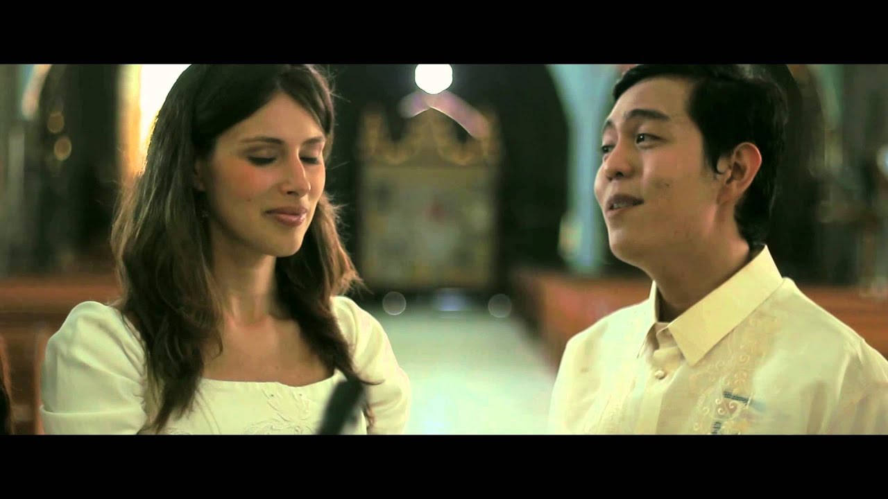 Pretty Russian and her friends sing a Tagalog Church song PANANATILI