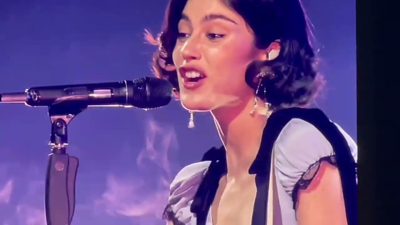 Gracie Abrams - Risk / Blowing Smoke - Dusseldorf - 21.02.2025