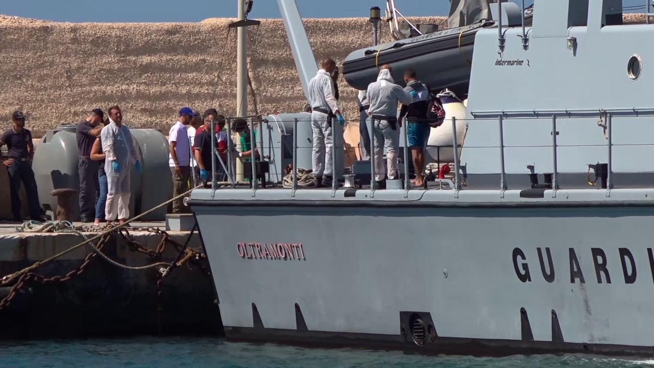Migranti, nuovo sbarco autonomo a Lampedusa: in 37 soccorsi dalla Guardia di finanza