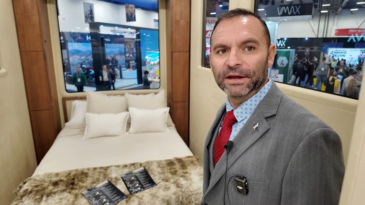 Автодом AC Future с возможностью расширения: режим движения 26 футов, выдвижная секция, активируе...