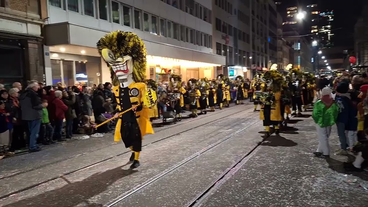 Basler Fasnacht 2024 8/12    Impressionen vom Sternmarsch Guggenmusik am Dienstag Abend