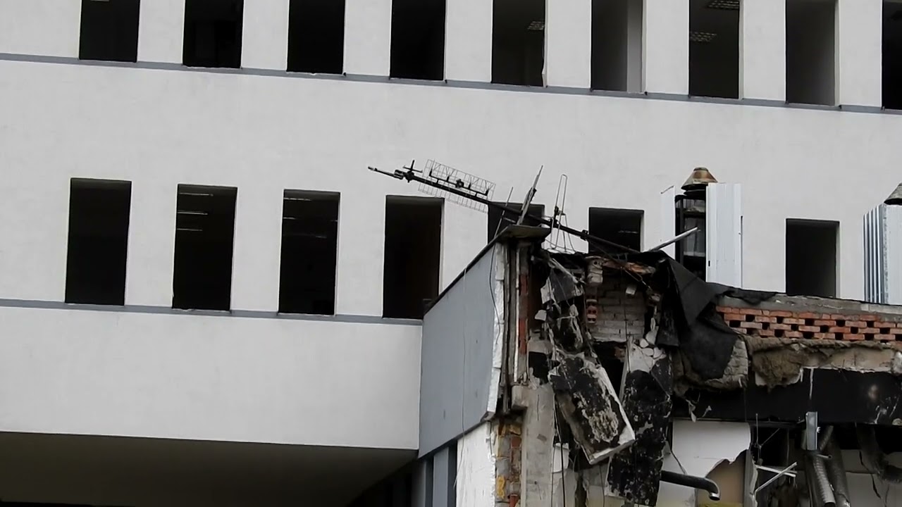 Wyburzanie dawnej siedziby Falcku na gdańskiej Zaspa. Gdańsk Zaspa zmiany