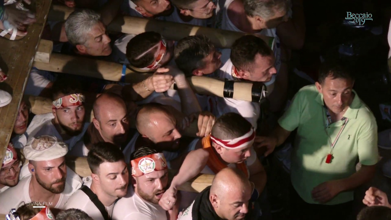Giglio del BECCAIO 2019 - Paranza Stella - gira sotto al balcone del Vescovo