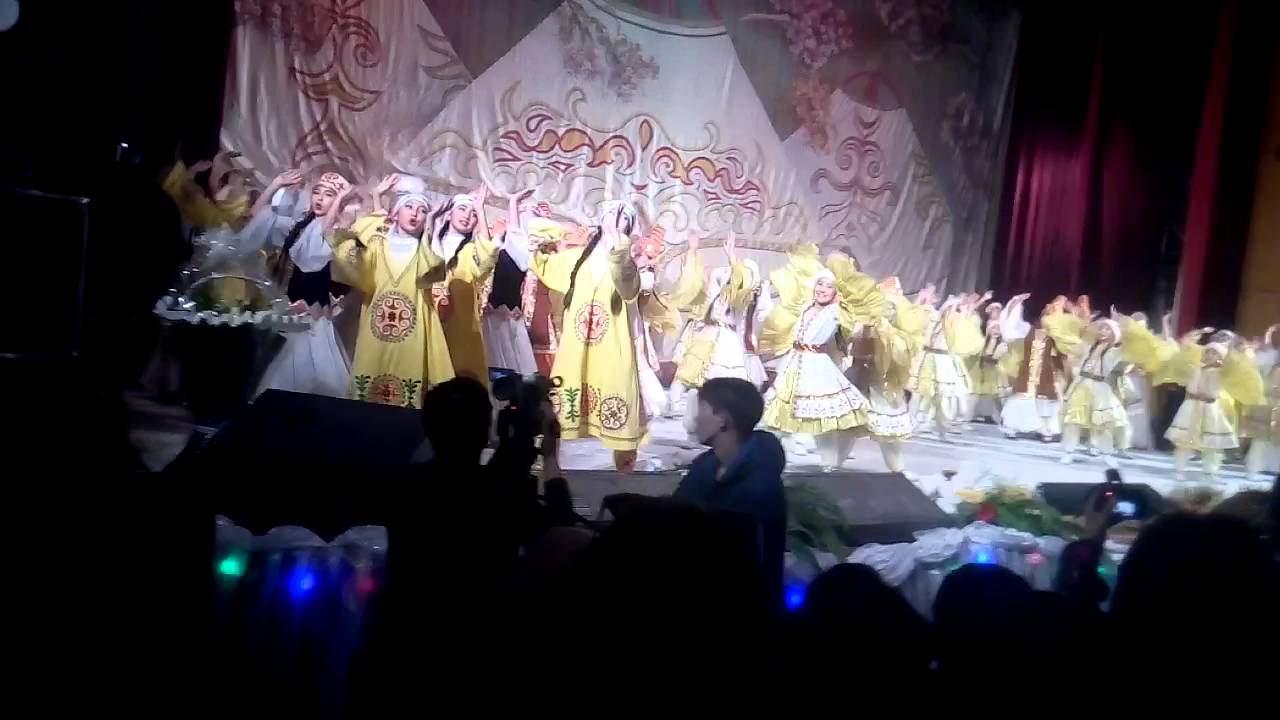 Народный образцовый ансамбль танца Жаш-Кыял..
