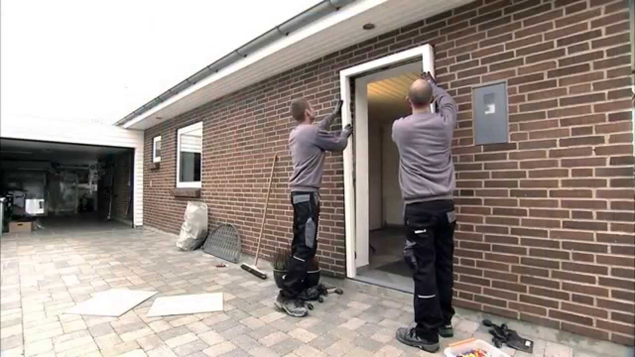 How to mount an entrance door