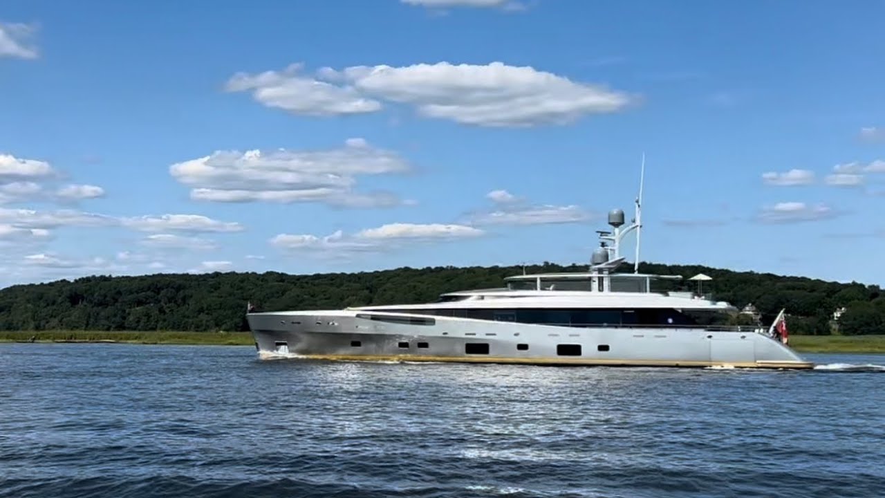 Boats of the Connecticut River - Fountain Executioner Hauls Upriver 