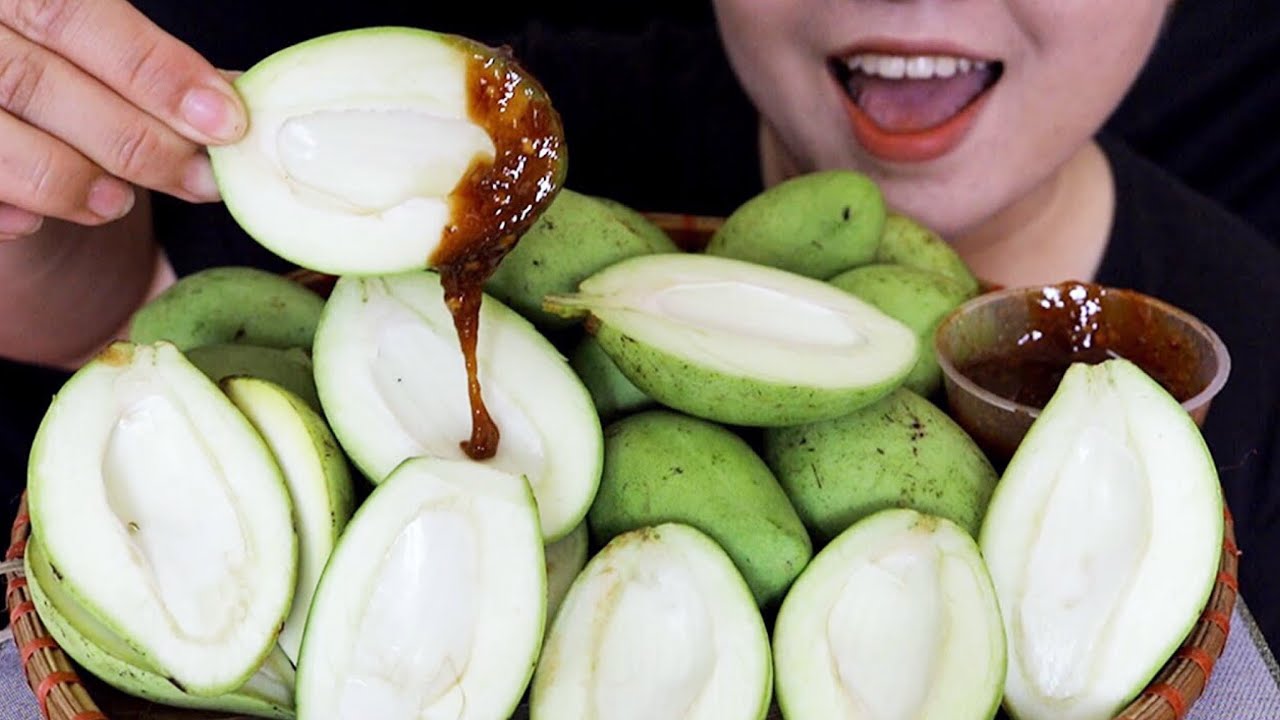 ASMR EXTREME SOUR MANGO AND THAI SHRIMP PASTE DIPPING. CRUNCHY SOUNDS. THÁNH ĂN XOÀI CHUA. MAI ASMR