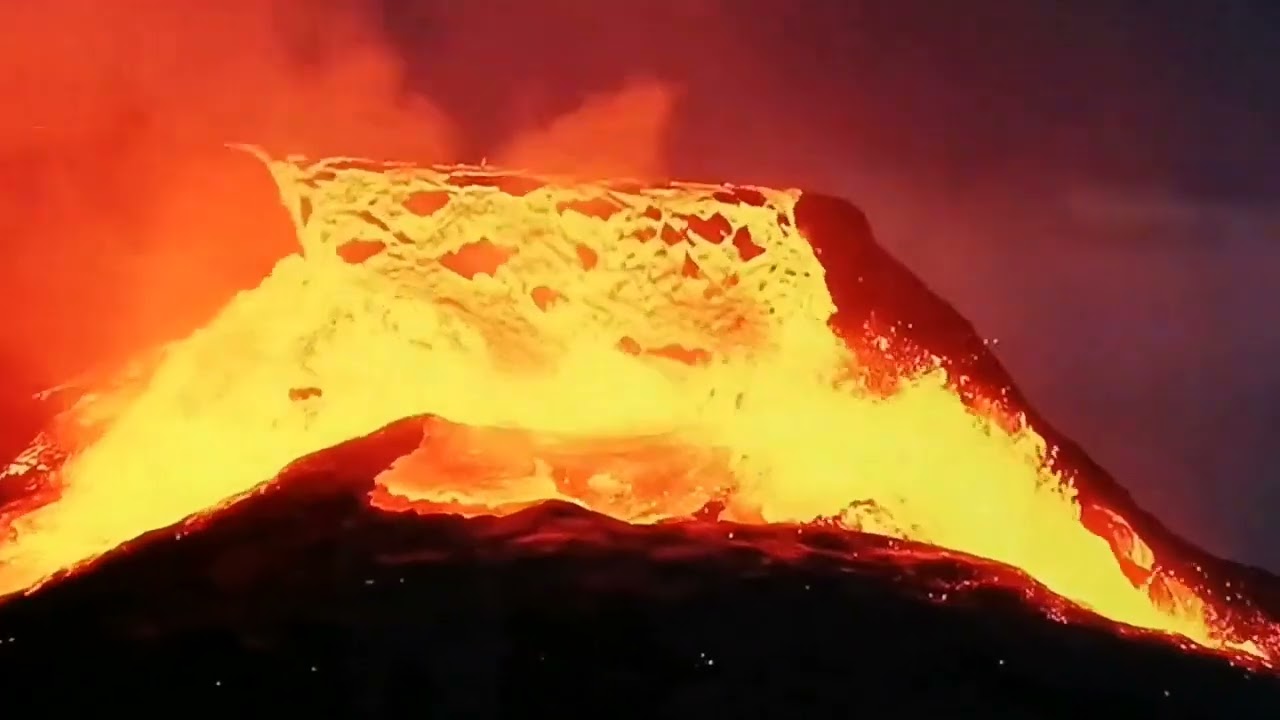 Lava Flooding At Highest Rate / Iceland Fagradalsfjall Volcano Eruption