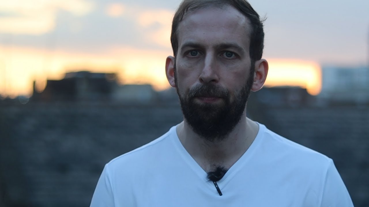 12 MISTAKES Men Make When Approaching Women in Public Places