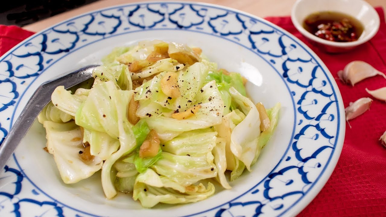 Garlicky Cabbage & Fish Sauce Side Dish กะหล่ำปลีผัดนำ้ปลา | Thai Recipes