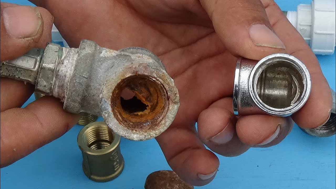 Tubería de agua obstruido por oxido| usar galvanizado ó bronce para conexiones de agua potable.