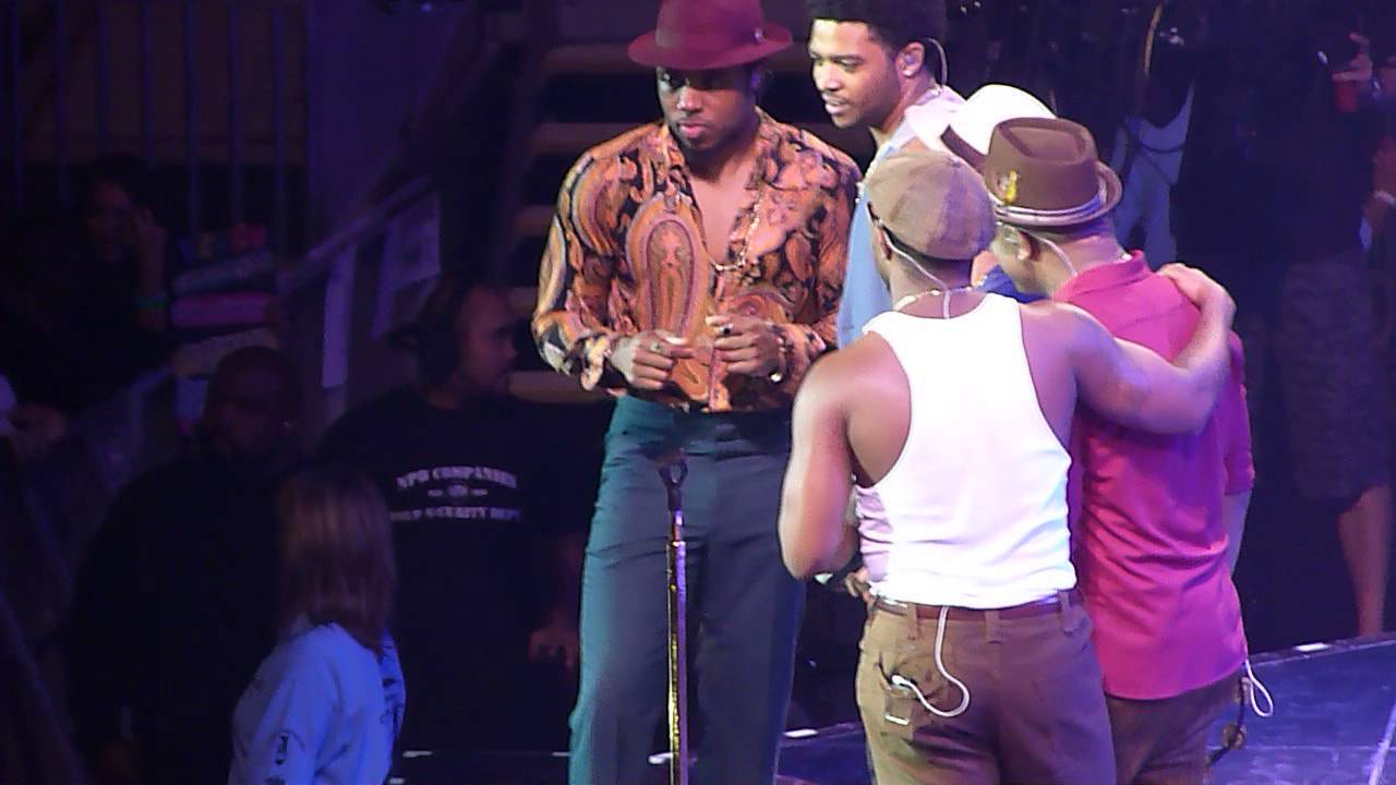 Bruno Mars 'Just The Way You Are' live O2 Arena London 09.10.13 HD