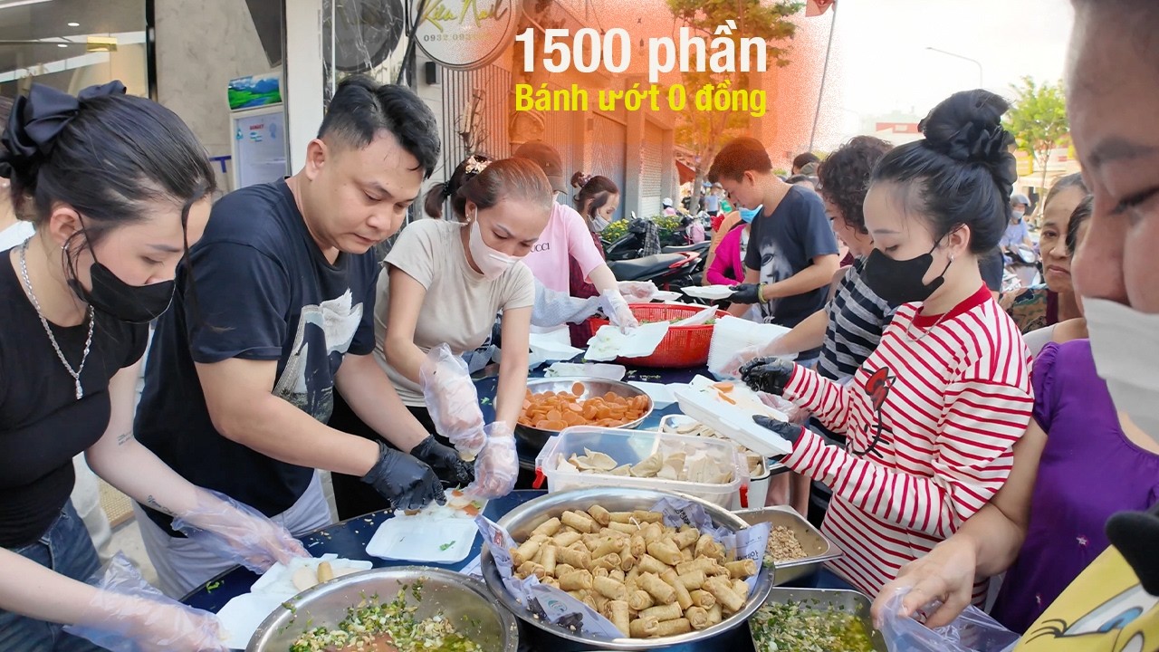 Hội bạn trai xinh gái đẹp Bình Dương phát tâm hơn 1500 phần bánh ướt miễn phí - Vi Na TV