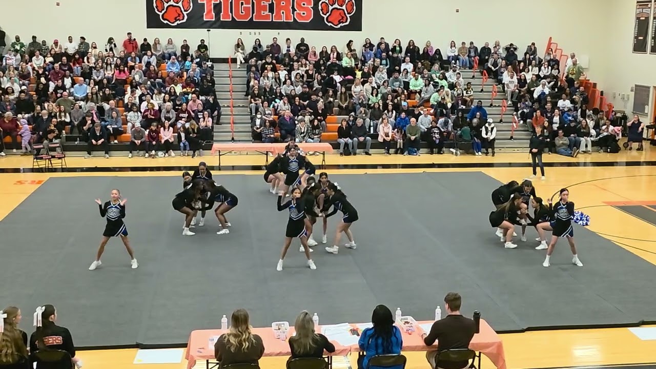 Школа Parkside Middle School на весеннем конкурсе чирлидинга Spring Spectacular 2026 💙🤍