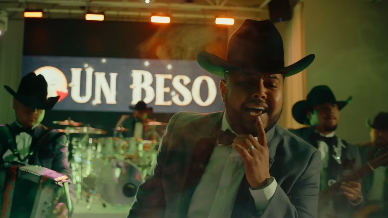 La Energia Norteña - Un Beso (Video Oficial)