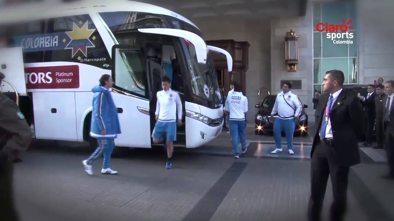 James Rodríguez y su conmovedor autógrafo a un niño aficionado