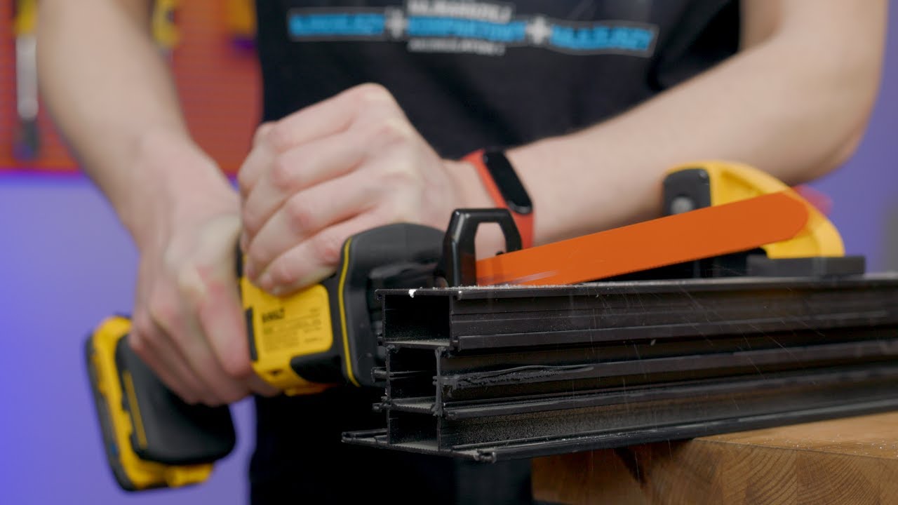 DeWALT DCS369 PILARKA SZABLASTA 18V