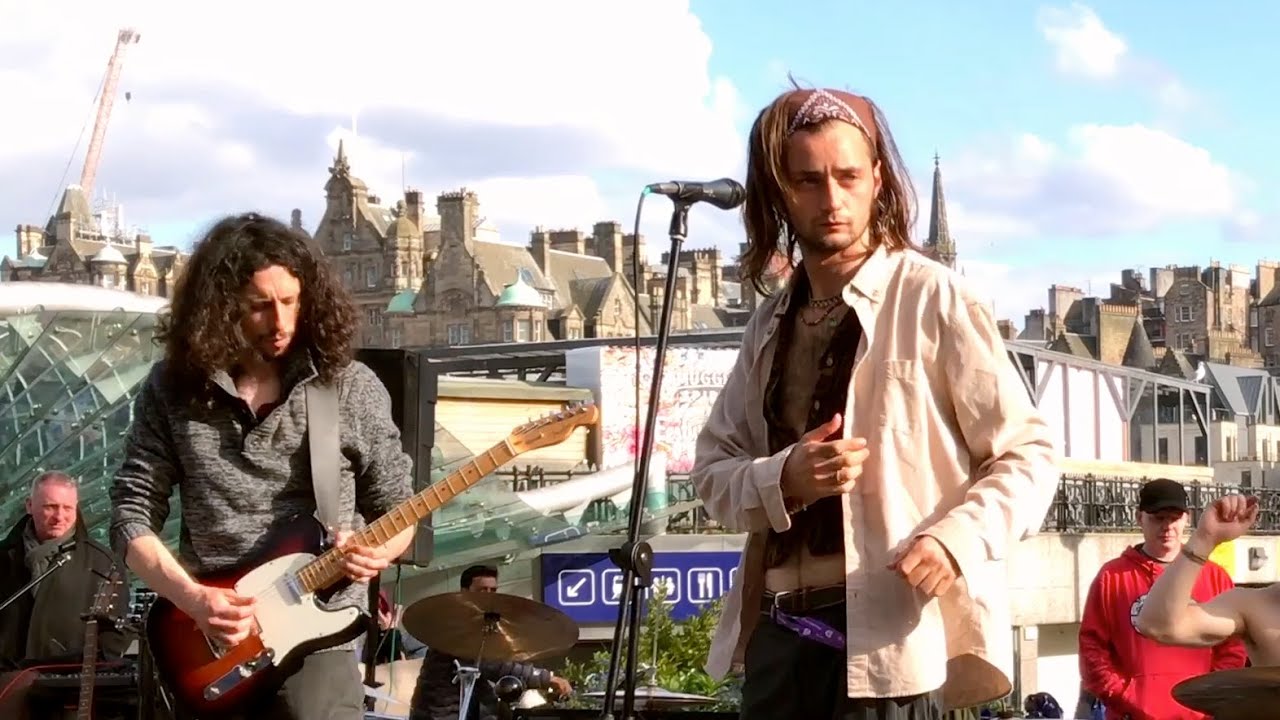 Big crowd at Edinburgh Waverley for 'Lady in White' by Ol' Times Band on 15 April 2023
